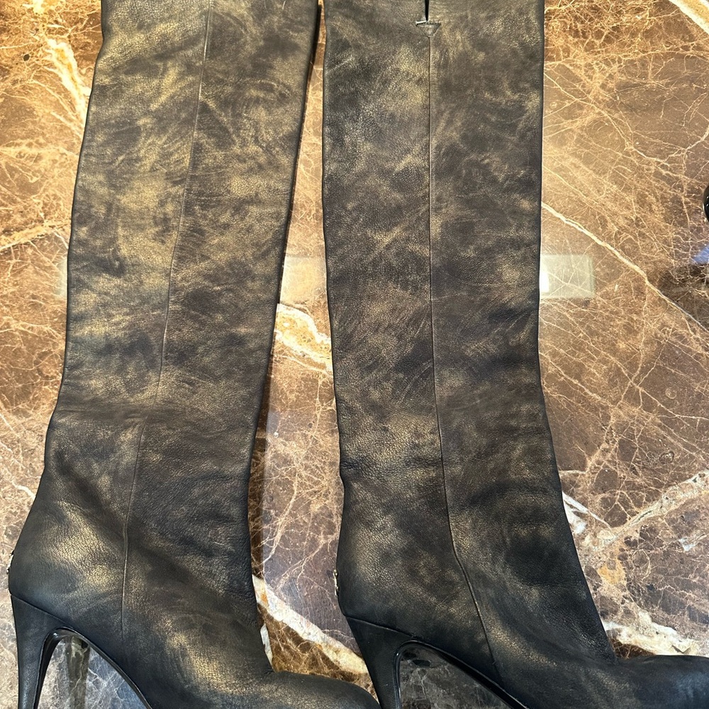 Chic Black Leather Knee-High Boots
